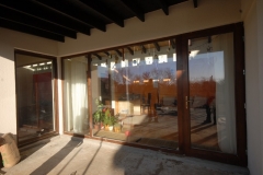 vitrina-usa-intrare-casa-privata