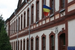 fatada-tamplarie-lemn-stratificat