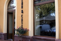 vintrina-usa-intrare-lemn